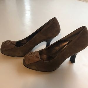 Brown Suede 9N heels Sofft